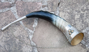 Cuerno de Búfalo Pintado 100% Natural y Orgánico para Beber Estilo Vikingo - Diseño de Arte Popular Ecológico para Cerveza/Agua, la Mejor Calidad de la India - Product Image 3