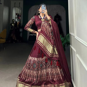 Lehenga Choli en soie Gaji de style traditionnel, en coton, avec broderies Zari, design moderne, pour fêtes et mariages - Product Image 1