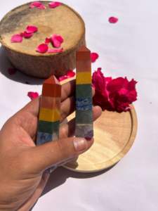 Torre de cristal de siete Chakra Premium, pilar de punto de energía con incrustaciones, varita artesanal de piedra Feng Shui para el hogar, SHIFAT para curación y decoración - Product Image 4