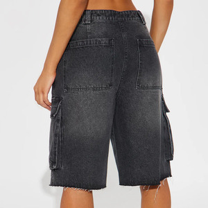 Short en jean à poches pour femmes, taille moyenne, cargo, long, été, jambe large, ourlet brut, jorts de charpentier, bas quantité minimale de commande délavés - Product Image 2