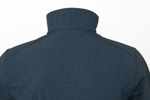 Abrigo Softshell térmico de alto rendimiento elegante, flexible y duradero para exploradores urbanos hecho en Pakistán - Product Image 3