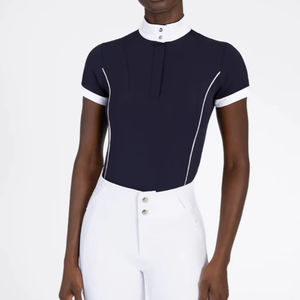 Camisa ecuestre de tela suave premium para mujer, diseñada para brindar comodidad, apariencia elegante y rendimiento flexible al montar. - Product Image 1