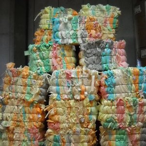 Mỹ 100% sạch sẽ và khô hỗn hợp màu sắc còn sót lại bọt phế liệu tái chế đồ nội thất nệm bọt chất thải PU bọt phế liệu trong kiện - Product Image 3