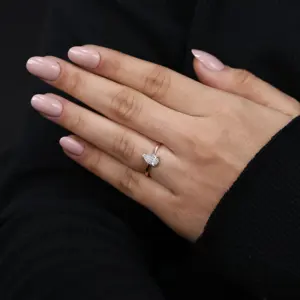 แหวนหมั้นเพชรเพาะเลี้ยงทรงลูกแพร์ ตัวเรือนเงินสเตอร์ลิง/แพลตตินัม/ทองคำ ความใส VS1 สี F - Product Image 6