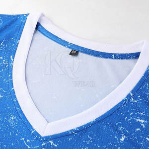 Ensemble complet d'uniformes de basketball élégants pour hommes – Maillot et short respirants et légers de haute qualité – Tenue de sport idéale pour le jeu - Product Image 4