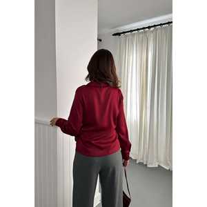 Blusa de Satén Borgoña para Mujer con Detalle de Botones, Camisas al por Mayor - Product Image 1