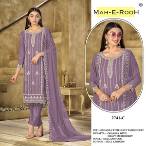 Costume élégant de créateur Salwar avec broderie séquentielle et élégant Khatli détaillant une tenue traditionnelle parfaite pour les mariages - Product Image 3