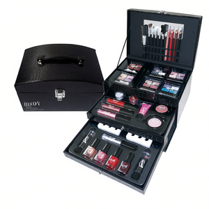 Set da Viaggio per Cura della Pelle e Trucco - Product Image 2