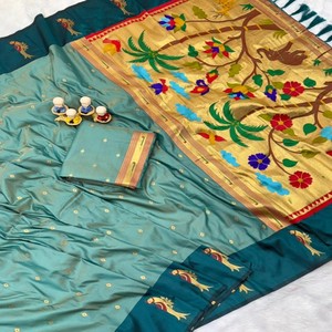 Sari de Seda Suave Premium VASTRA COTTAGE, Tejido Zari Rico, Diseño Elegante de Loro con Pallu Natural y Blusa en Contraste - Product Image 1