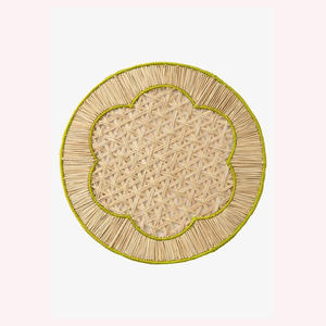 Décor de table fait main en raphia et rotin de Bohème | Chemin de table à manger chic côtier pour les maisons élégantes - Product Image 1