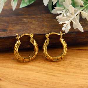 Pendientes Boho Brass Golden Chandbali, pendientes étnicos de tamaño pequeño de aro de latón para hombres y mujeres - Product Image 4