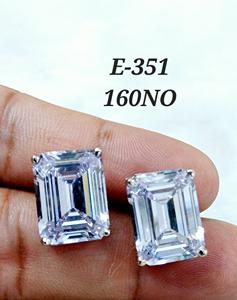 Boucles d'oreilles élégantes en CZ clair coupe émeraude bijoux en diamant à la mode pour cadeau de fête d'anniversaire de mariage pour femmes - Product Image 1