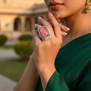 Anillo de Plata 925 con Ópalo Rosa para Mujer, Elegante Accesorio de Joyería con Piedras Preciosas - Product Image 1