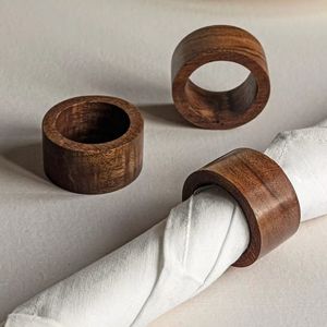 Nouvelle conception porte-serviettes en bois fête de mariage fête d'anniversaire décoration papier serviette anneau look royal bois serviette anneau - Product Image 2