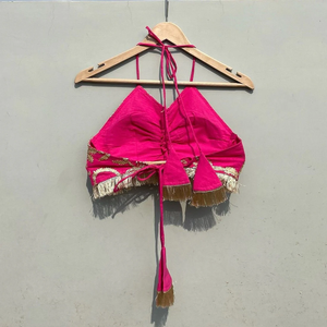 Blusa Rosa con Bordado, Cuello Halter, Top Corto de Punto con Aberturas y Borlas - Product Image 2