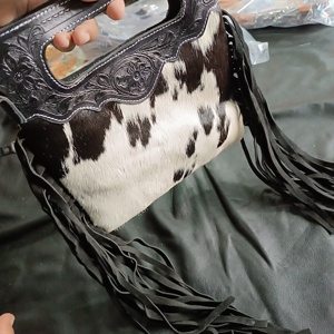 Sac à bandoulière en cuir de vachette entièrement noir fait indien avec sangle sculptée à la main florale femmes bracelets sac sac de haute qualité - Product Image 3