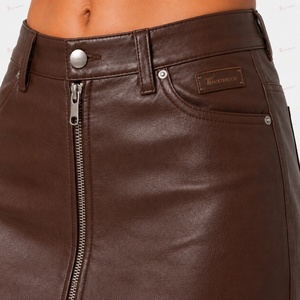 Shorts de Mujer de Cintura Media, 100% Cuero, Impermeables, Ecológicos, Transpirables, con Detalle de Remaches, Estilo Motero, Color Sólido, Cierre de Botones - Product Image 5