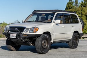 Lexus LX 470 Usado en Buen Estado, Sin Reserva, Motor V8, Tracción en las Cuatro Ruedas, Modificaciones Todoterreno, Propiedad de California - Product Image 1