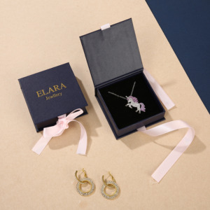 Caja de Regalo para Joyería con Logotipo Personalizado, Collar, Pendientes, Embalaje Cuadrado de Satén con Inserto de Esponja, Forma de Libro, Cinta - Product Image 1