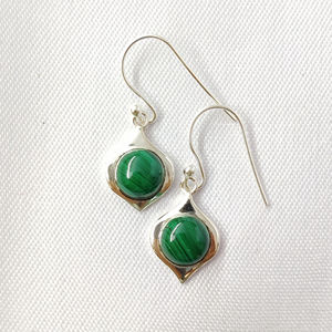 Boucles d'oreilles pendantes en malachite tendance, 3,3 grammes - Product Image 1