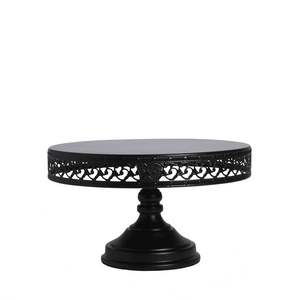 Soporte de pastel de metal de diseño vintage de alta calidad con patas resistentes y toque elegante para bodas, cumpleaños y celebraciones - Product Image 4