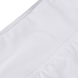 Shorts de sport blancs tricotés taille haute respirants avec taille élastique pour femme – Shorts de yoga fitness couleur unie coupe classique pour femme - Product Image 4