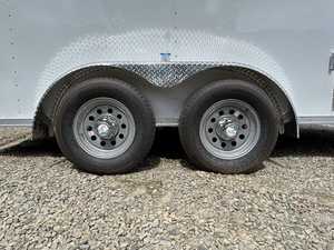 Nous vendons des remorques fermées bleues électriques 7x16 TA United Trailers 2024 avec garantie d'un an, en promotion, à prix réduit. - Product Image 2