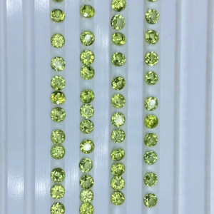 Péridot Naturel Fait Main, Pierre Précieuse Verte Certifiée par un Certificat Tier, Taille Ronde Brillante 3x3-4x4mm, Bijoux Fins pour Tenues de Soirée - Product Image 2