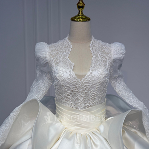 Vestido de Novia Xs267 Personalizable con Manga Larga Festoneada, Espalda Descubierta con Cordones, Bordado con Cuentas y Cola Capilla - Product Image 3