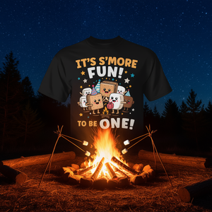 Maglietta per il primo compleanno con tema marshmallow e falò: È più divertente essere uno - Maglietta promozionale personalizzata - Product Image 3