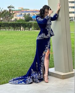 Hermoso bordado a mano en la chaqueta, falda con vestido de sendero con cuentas de cristal adornadas, piedra de vidrio, trabajo dabka @ 2024 - Product Image 1