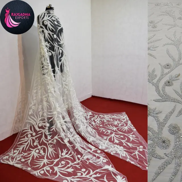 Tessuto da sposa di tendenza con tessuto di pizzo con perline lattiginoso Bridalwear con perline francesi fiori 3D pizzo di Tulle con perline e ricamo