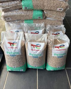 Top quality cheap EN Plus A1 Certified Wood Pellets Natural Pine Cooking Fuel Briquettes for <b>Stoves</b> and Boilers - Product Image 4