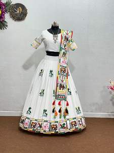 Ropa de boda de la mejor calidad de diseñador Lehenga Choli a la mejor tarifa mayorista con trabajo de bordado para mujeres Fabricante indio - Product Image 2
