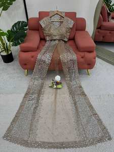 Saree en soie douce avec broderie et séquence de travail de style traditionnel indien pour les mariages et les fêtes - Product Image 5