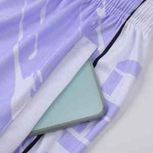 Ensemble d'uniformes de basket-ball athlétiques personnalisés avec un tissu en polyester respirant assurant un confort durable - Product Image 6