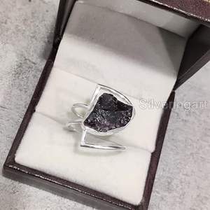Anillo de Plata de Ley 925 con Granate Natural, Piedra Natalicia de Enero, Doble Banda, Regalo de San Valentín, Joyería Hecha a Mano - Product Image 5