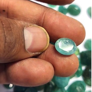 พลอยแซมเบียมรกตธรรมชาติขนาด10มม. ถึง15มม. 61ชิ้นแหวนวงรี314 CTS Lot Iroc ขายคุณภาพสูงตัด $239 - Product Image 2