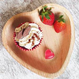 Bols de cœur en feuille de palmier écologiques pour servir des collations et des desserts lors d'événements et de fêtes - Product Image 6