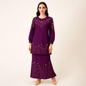 Vente en gros de vêtements traditionnels musulmans malaisiens modernes brodés deux pièces Baju Kurung - Product Image 1