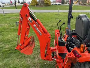 Mini Tractor Kubota BX23S 4WD 2021 con Cargador Frontal y Retroexcavadora |   Tractor Agrícola Compacto de 23 HP, Tractor Subcompacto 4x4 con Cargador - Product Image 5