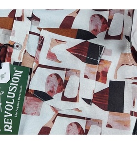 Chemise à manches longues douce et légère importée pour hommes avec coupe contemporaine, idéale pour une utilisation quotidienne au bureau - Product Image 2