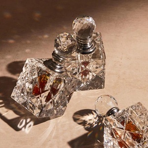 Allure of Natural Oud Oil para la decoración del hogar Calidez y elegancia en el género de los aceites esenciales - Product Image 6