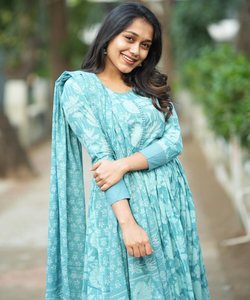 Gorgeous Stone Work Casual Wear seda Salwar Kameez con tradicional Dori Detailing Office Elegance - Product Image 2