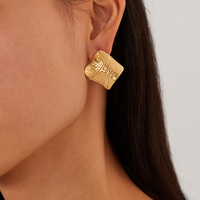 Boucles d'oreilles clous rétro haut de gamme pour femmes 2025, en acier inoxydable, design géométrique carré, accessoire de mode tendance, best-seller pour les soirées