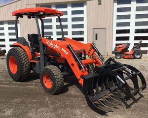 Tracteur à roues Kubota M62 4x4 rouge, chargeuse-pelleteuse agricole multifonctionnelle - Product Image 5