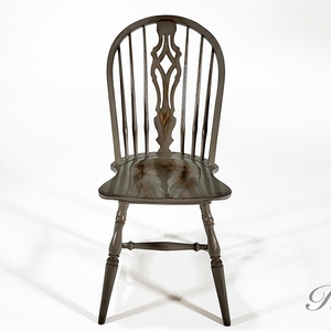 La chaise de salle à manger de la série 8227 est fabriquée en bois d'acajou vieilli de haute qualité, garantissant une robustesse et une durabilité élevées. - Product Image 4