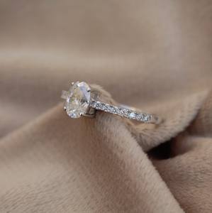 D Couleur VVS1 Bague Moissanite en argent de haute qualité Conception de bijoux ovales et ronds - Product Image 2