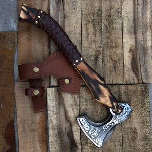 Hacha vikinga de acero al carbono hecha a mano con funda de cuero de alta calidad. Hacha vikinga para acampar y exteriores - Product Image 4