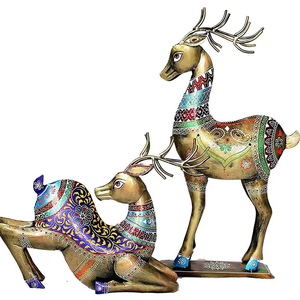 Sculpture de cerf assis en fer peint, art populaire, objet décoratif artisanal pour la maison, le jardin, le balcon et les espaces ouverts - Product Image 1